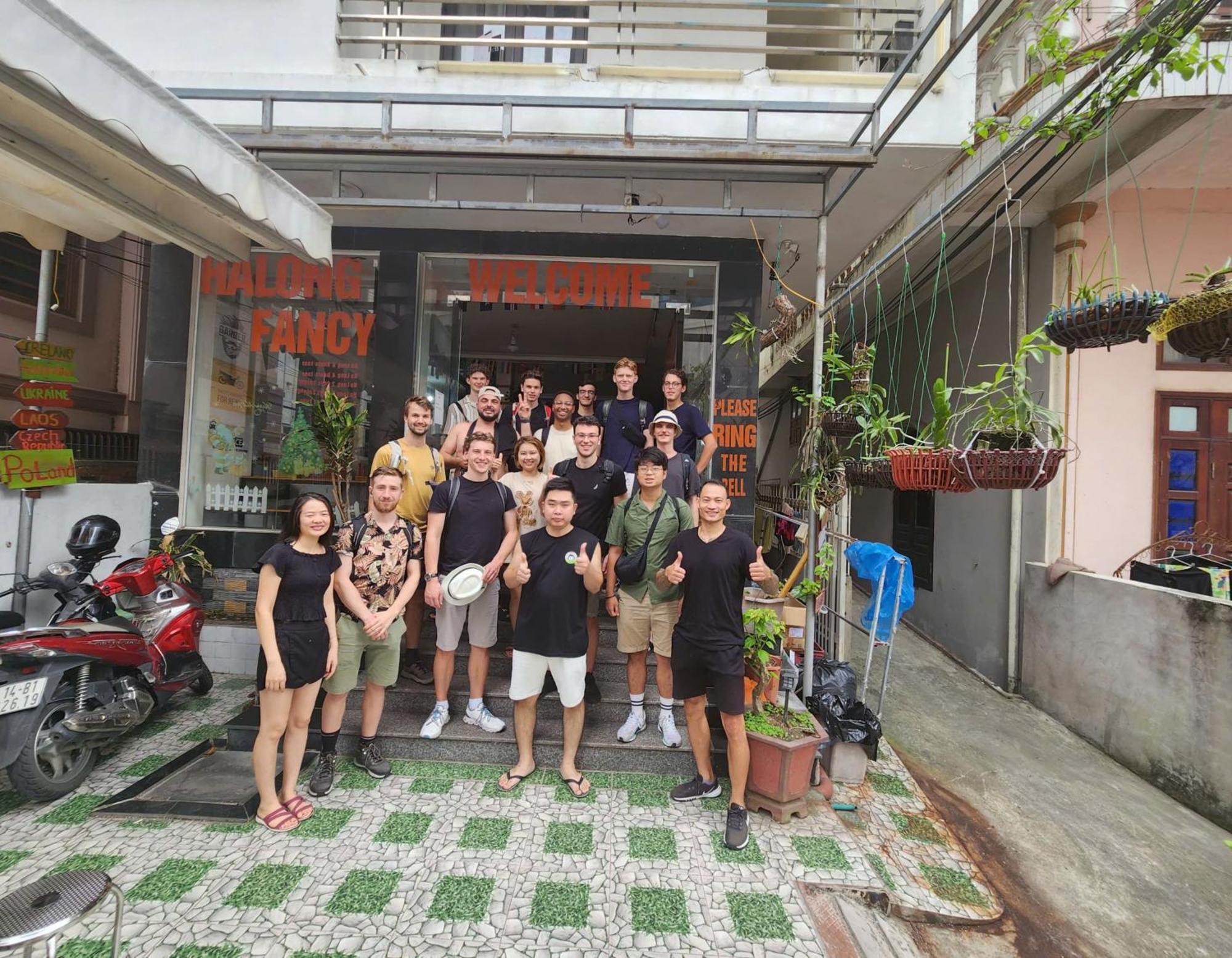 Ha Long Fancy Hostel With Vegetarian And Vegan Restaurant 外观 照片