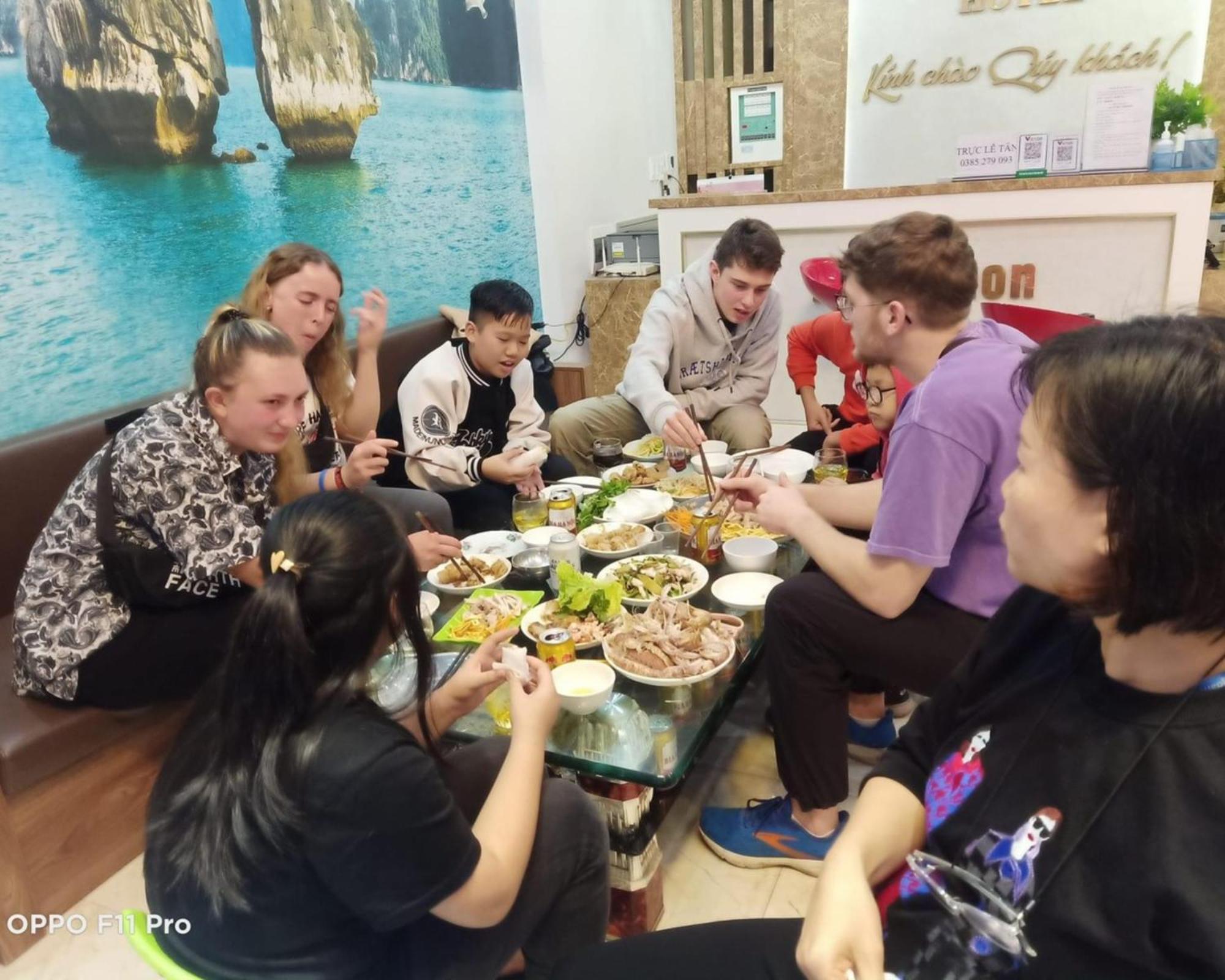 Ha Long Fancy Hostel With Vegetarian And Vegan Restaurant 外观 照片