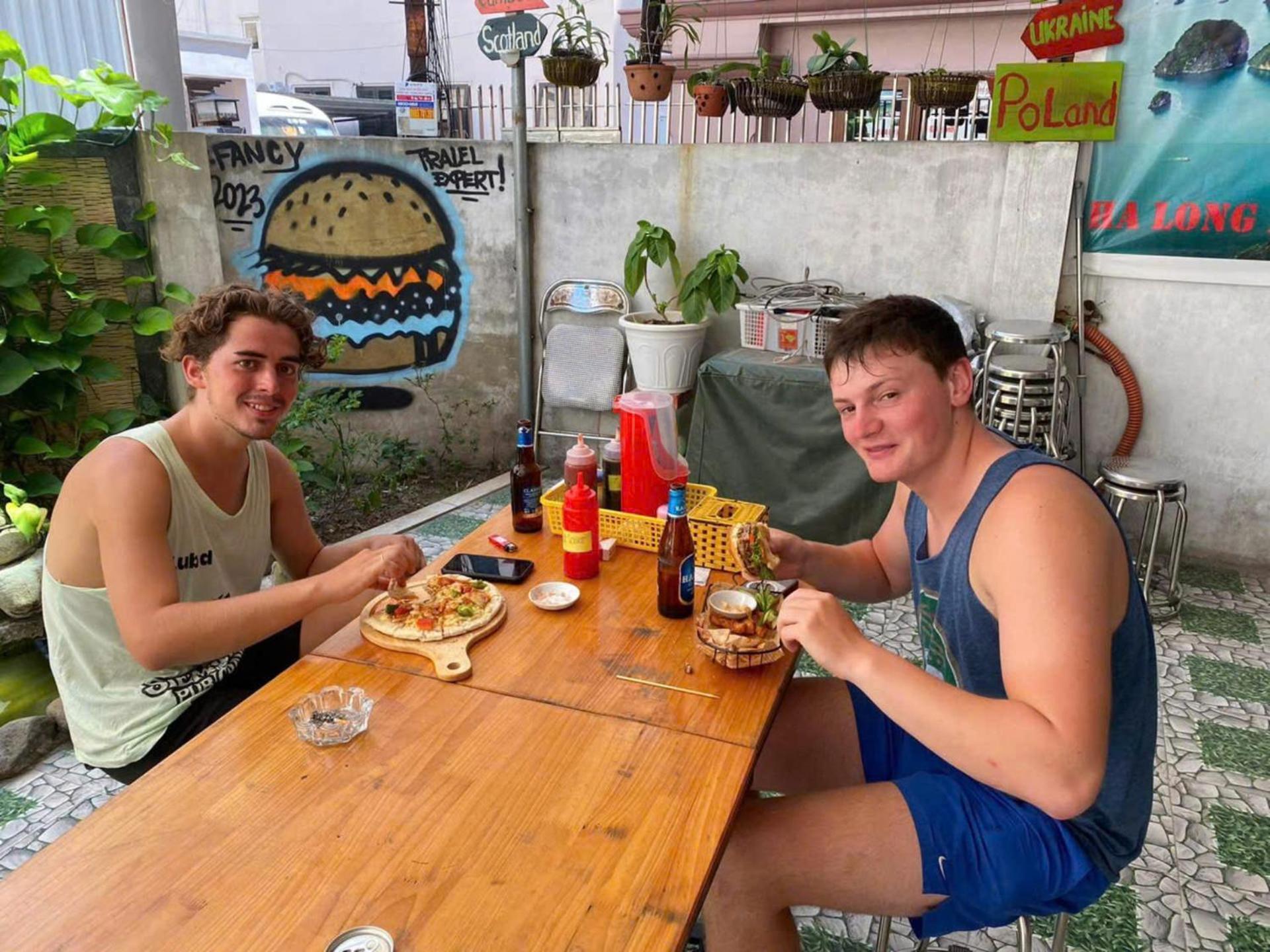 Ha Long Fancy Hostel With Vegetarian And Vegan Restaurant 外观 照片