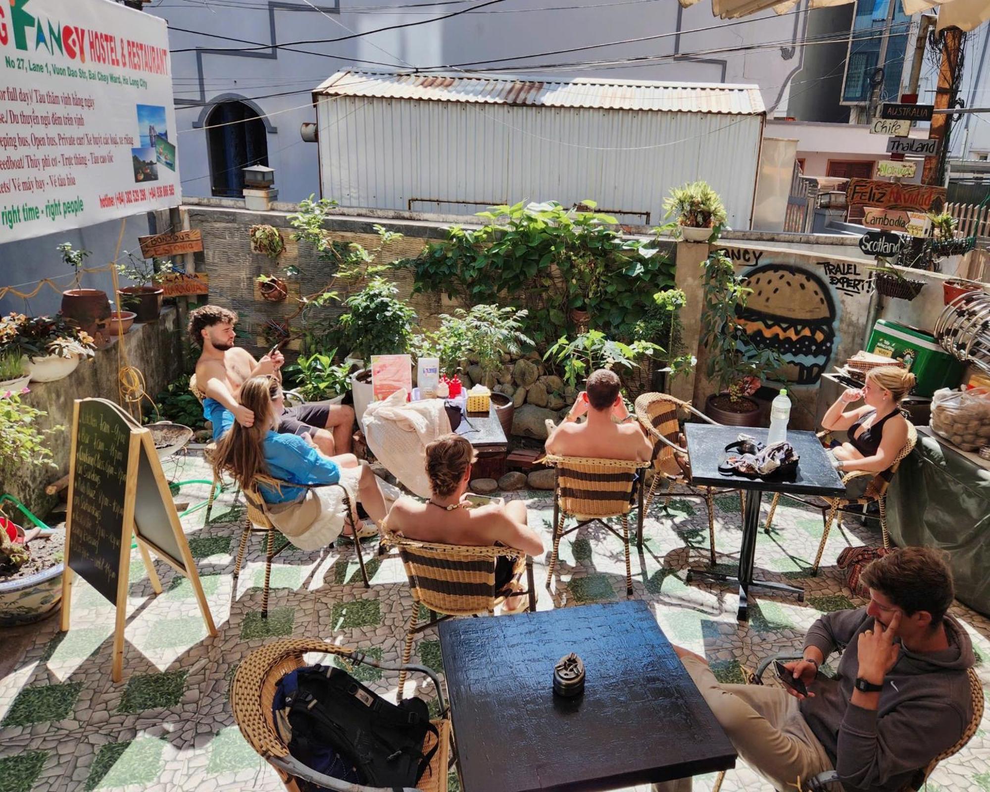Ha Long Fancy Hostel With Vegetarian And Vegan Restaurant 外观 照片